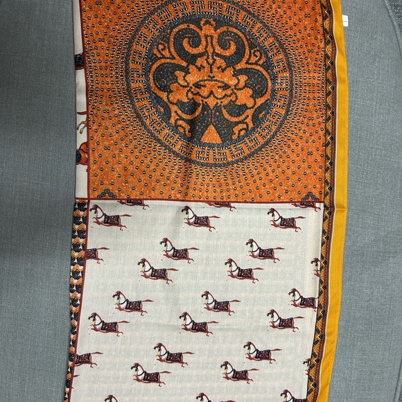 Geometric Patterned Scarf - Picture 3 of 4